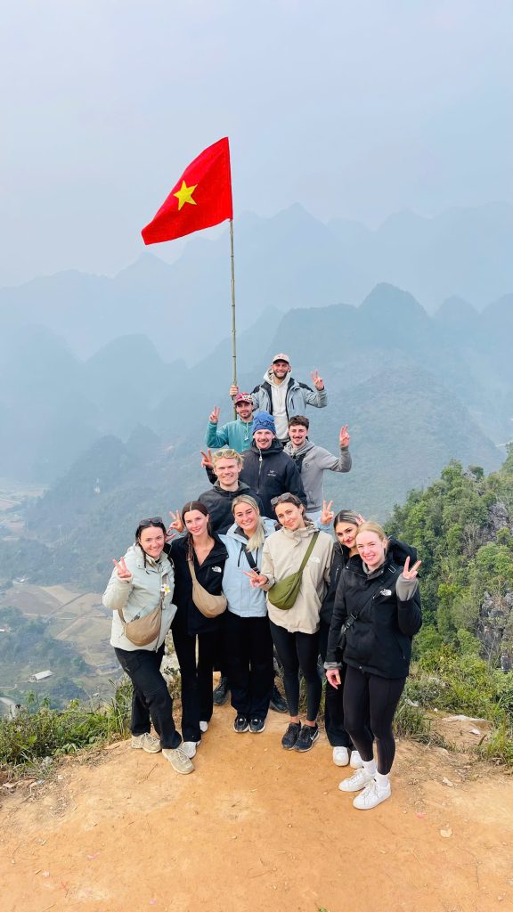 những khuôn mặt rực rỡ - Ha Giang