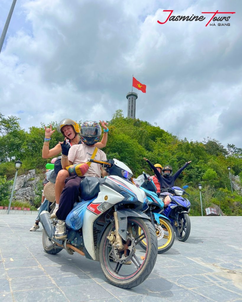 Côt Cờ - Lung Cu